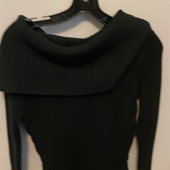 Mini skirt and sweater set - Picture 2 of 4